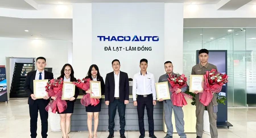 Lễ chào cờ tháng 9: THACO AUTO Lâm Đồng đẩy mạnh phục vụ khách hàng sau nghị định giảm 50% lệ phí trước bạ