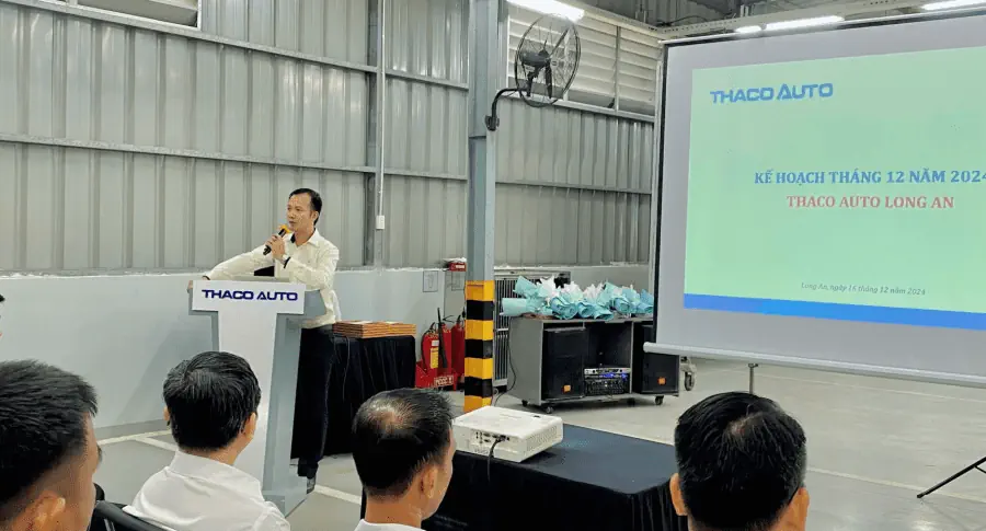THACO AUTO Long An tổ chức Lễ chào cờ tháng 12 -Tăng tốc cuối năm đón Giáng Sinh và Năm Mới, quyết tâm hoàn thành mục tiêu cuối năm 2024