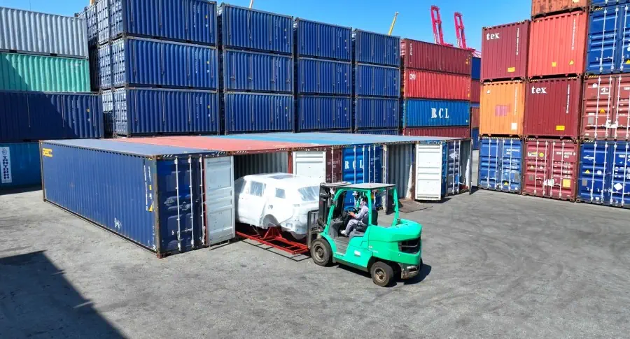 THACO AUTO xuất khẩu body sơn màu và linh kiện xe Kia New Carnival sang Ấn Độ