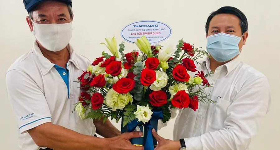 Chú bảo vệ đi làm 120km mỗi ngày