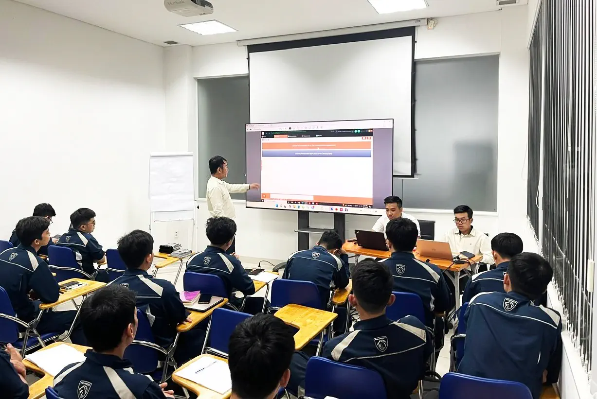 Nhân sự kỹ thuật THACO AUTO Ninh Thuận tham gia chương trình huấn luyện chẩn đoán điện động cơ xe Peugeot
