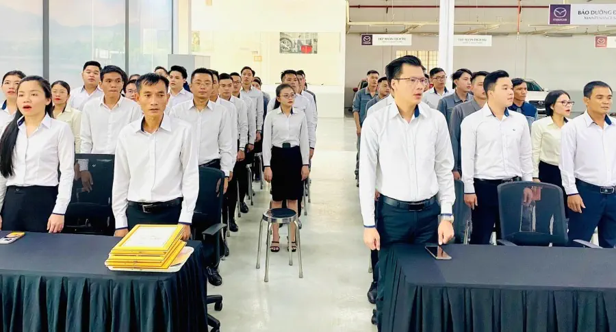 Lễ chào cờ tháng 11: THACO AUTO Ninh Thuận tăng tốc trong tháng cuối cùng ưu đãi 50% lệ phí trước bạ