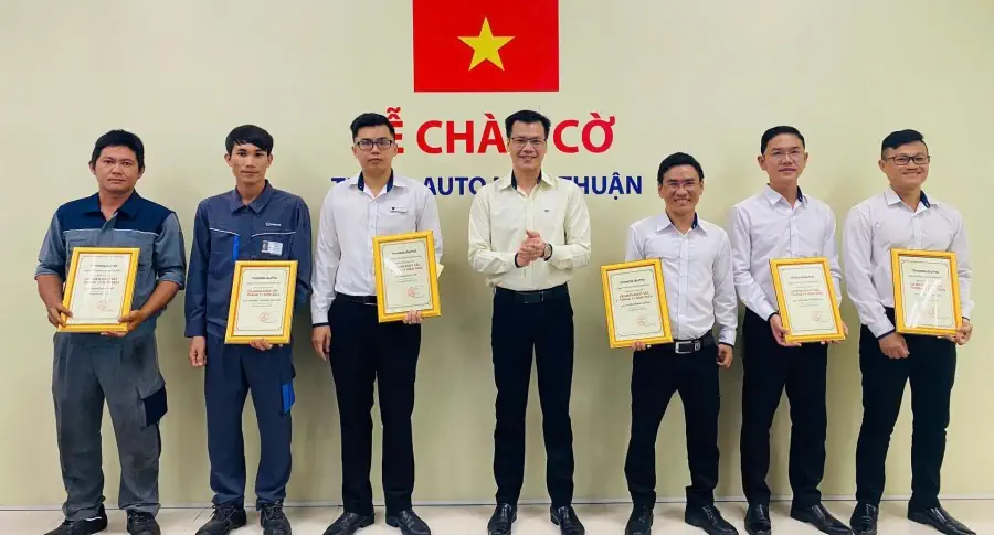 THACO AUTO Ninh Thuận tổ chức lễ chào cờ cuối cùng năm 2024 - Triển khai công tác chăm sóc khách hàng mùa lễ hội