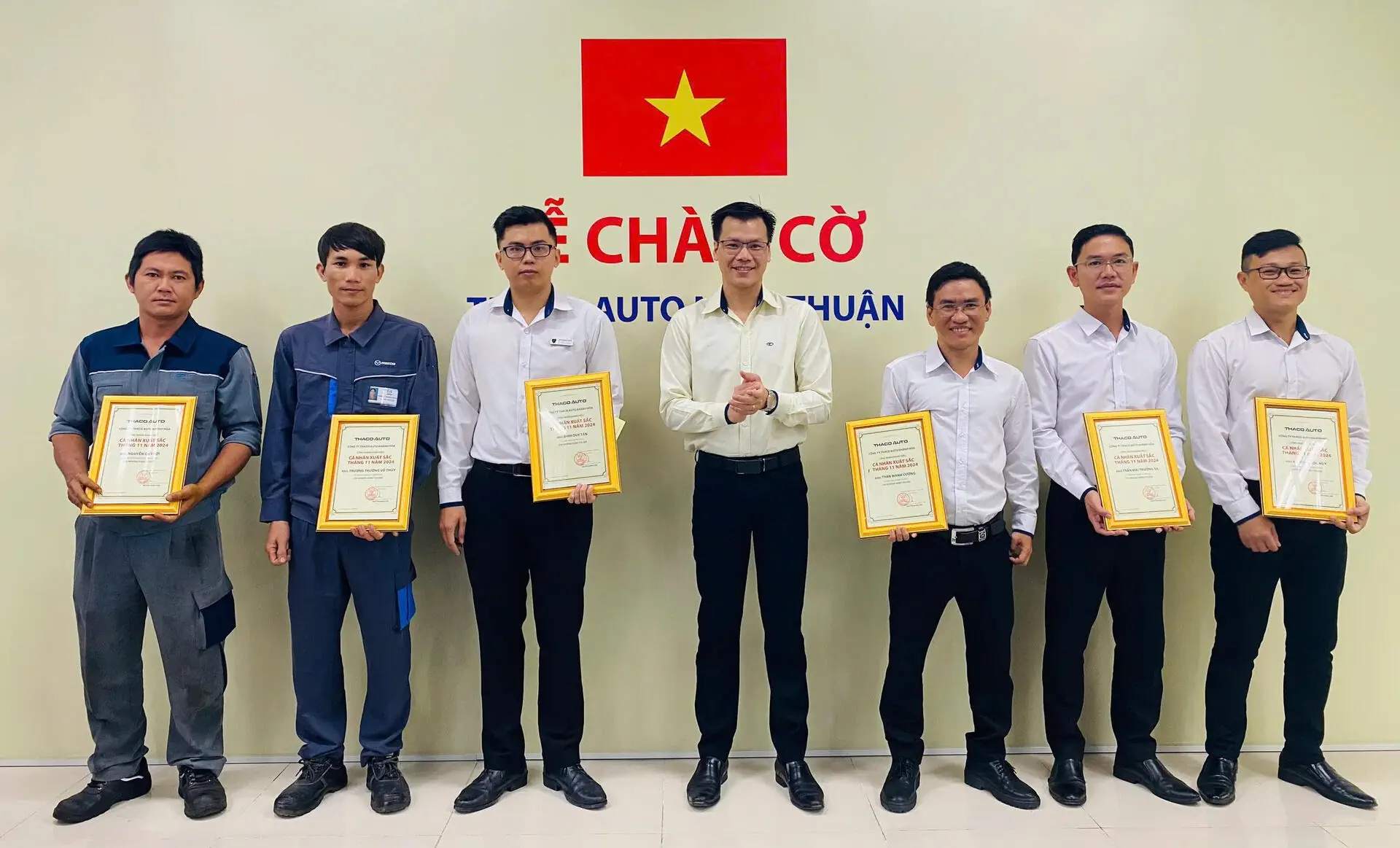 THACO AUTO Ninh Thuận tổ chức lễ chào cờ cuối cùng năm 2024 - Triển khai công tác chăm sóc khách hàng mùa lễ hội