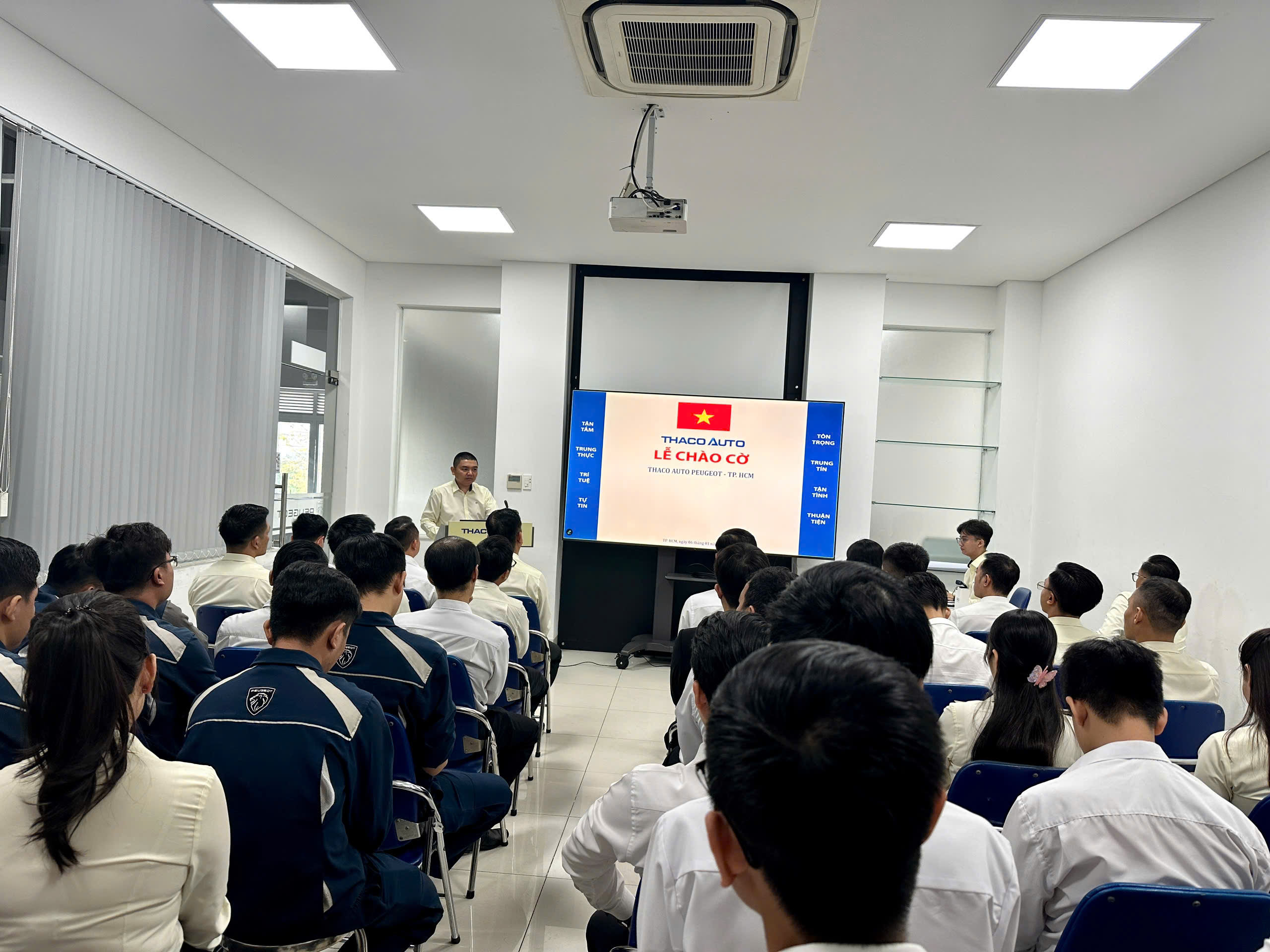 THACO AUTO Peugeot - TP.HCM tổ chức lễ chào cờ đầu năm 2025 - Vinh danh cá nhân, tập thể đạt thành tích xuất sắc.