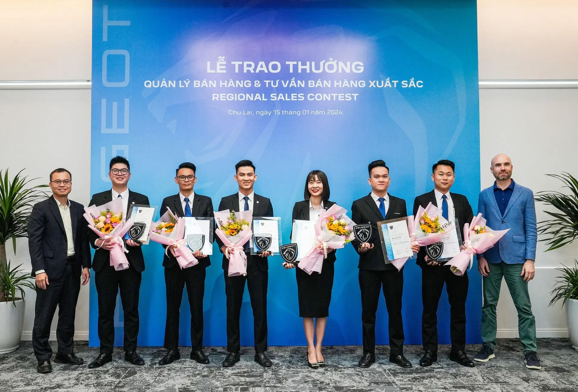 THACO AUTO honors Peugeot excellent sales representatives