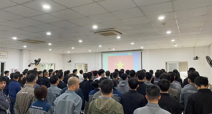 THACO AUTO PHẠM VĂN ĐỒNG TỔ CHỨC LỄ CHÀO CỜ THÁNG 4