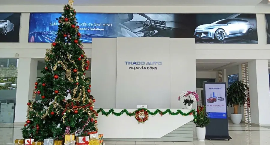 RỘN RÀNG KHÔNG KHÍ GIÁNG SINH TẠI THACO AUTO PHẠM VĂN ĐỒNG - HÀ NỘI