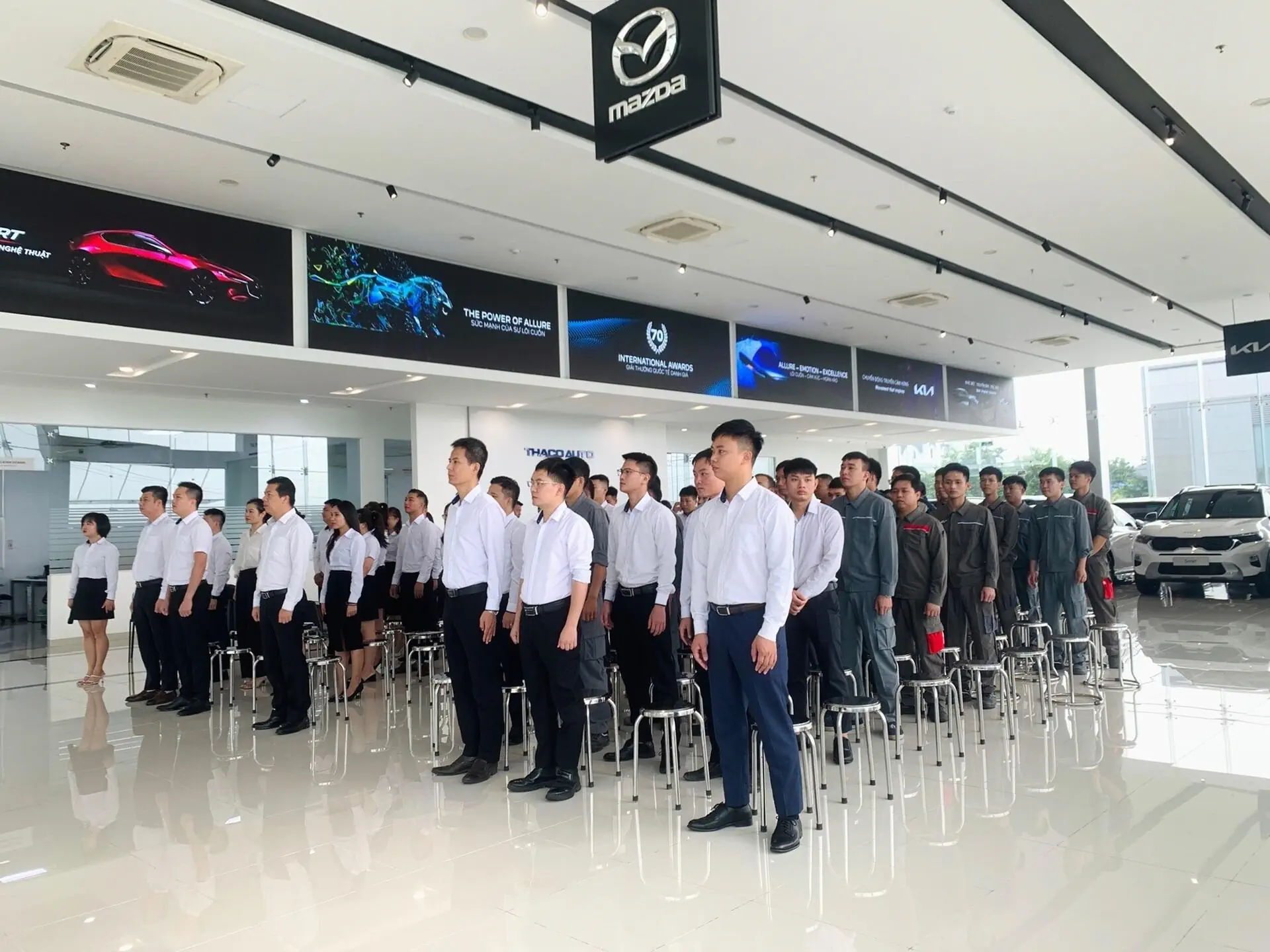 THACO AUTO PHÚ THỌ TỔ CHỨC LỄ CHÀO CỜ - TÂM THẾ SẴN SÀNG CHO THÁNG LÀM VIỆC MỚI