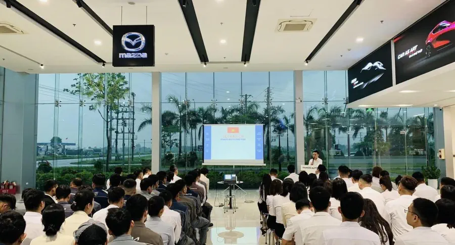 THACO AUTO PHÚ THỌ TỔ CHỨC LỄ CHÀO CỜ - TÂM THẾ SẴN SÀNG CHO THÁNG LÀM VIỆC MỚI