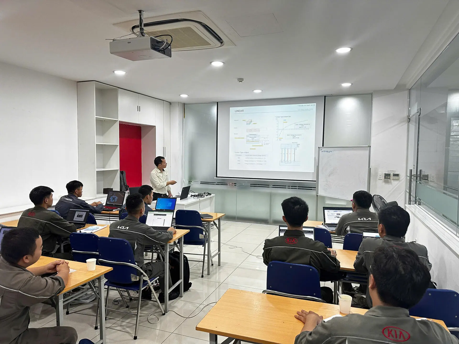 THACO AUTO PHÚ THỌ THAM GIA ĐÀO TẠO NÂNG CAO CHẤT LƯỢNG CHUYÊN MÔN CHO ĐỘI NGŨ KỸ THUẬT KIA