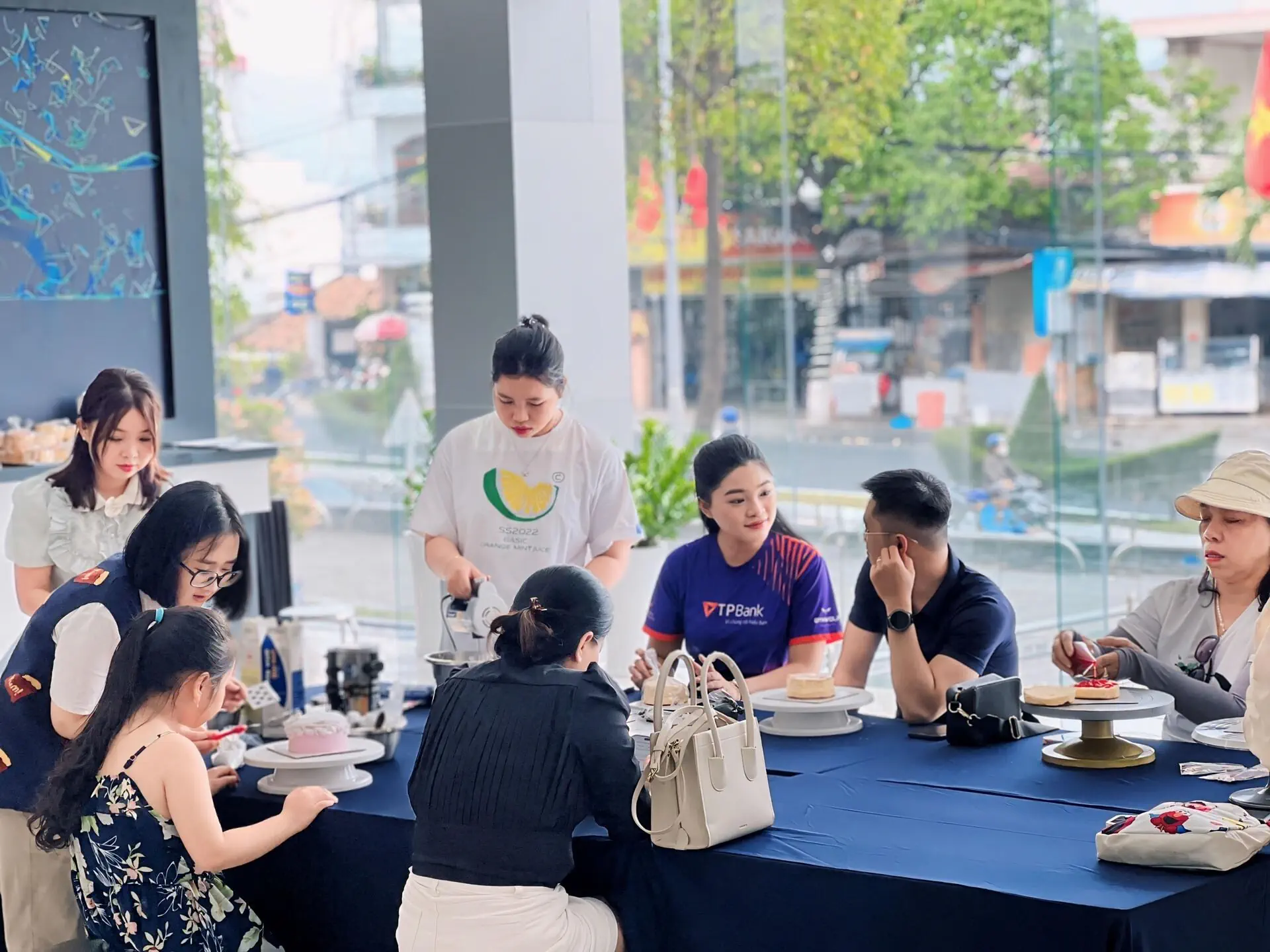 Cùng THACO AUTO Khánh Hoà tôn vinh “một nửa thế giới”