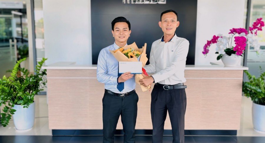 THACO AUTO Khánh Hoà trao thưởng cho TVDV có hoạt động chăm sóc khách hàng tốt nhất Quý I/2024