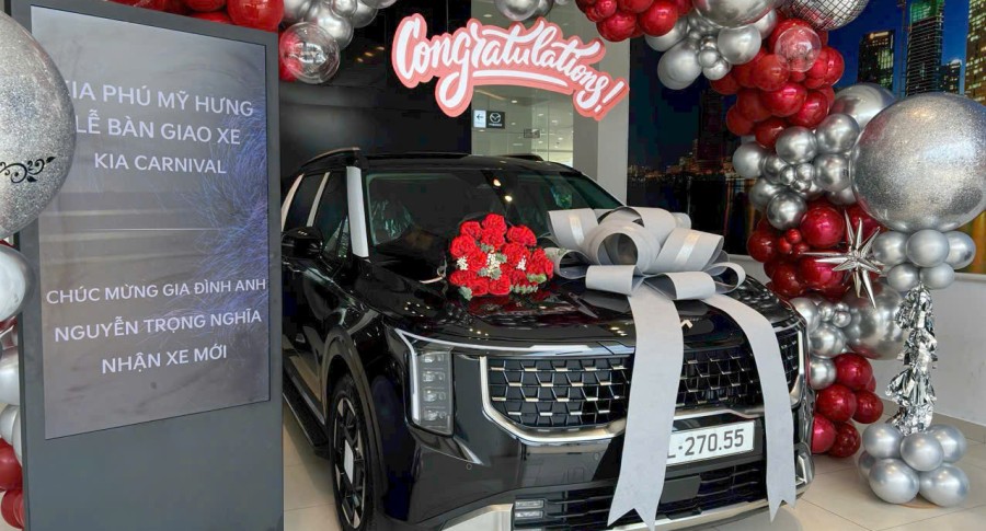 THACO AUTO Phú Mỹ Hưng bàn giao xe Kia New Carnival đầu tiên.
