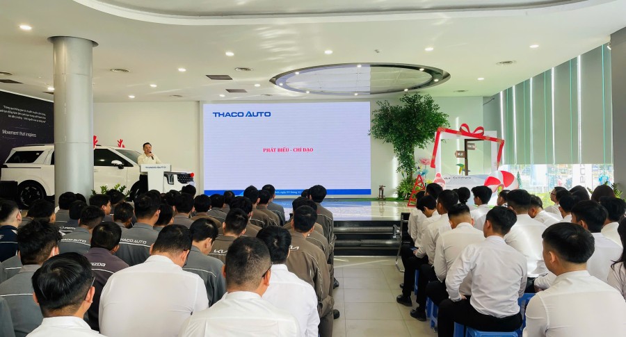 Lễ chào cờ cuối cùng năm 2024: THACO AUTO Phú Mỹ Hưng tập trung đẩy mạnh hoạt động chăm sóc khách hàng
