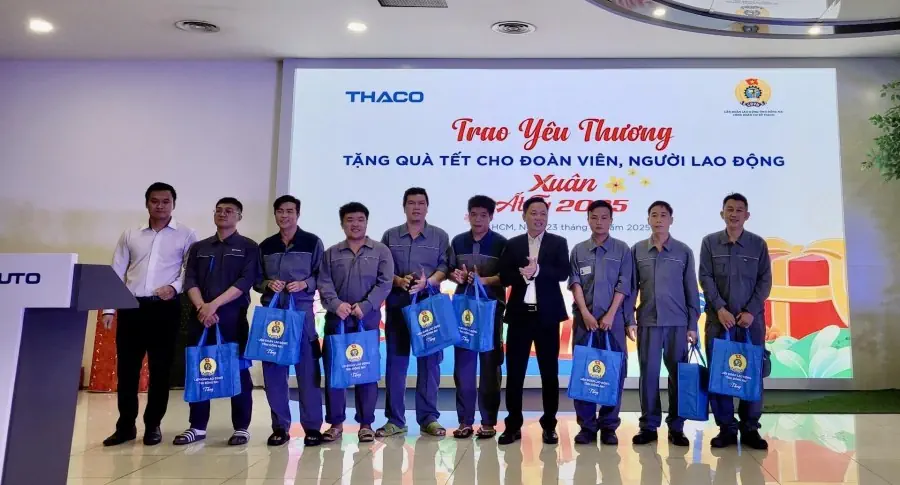 THACO AUTO Phú Mỹ Hưng “trao yêu thương” đến CBNV nhân dịp Xuân Ất Tỵ 2025