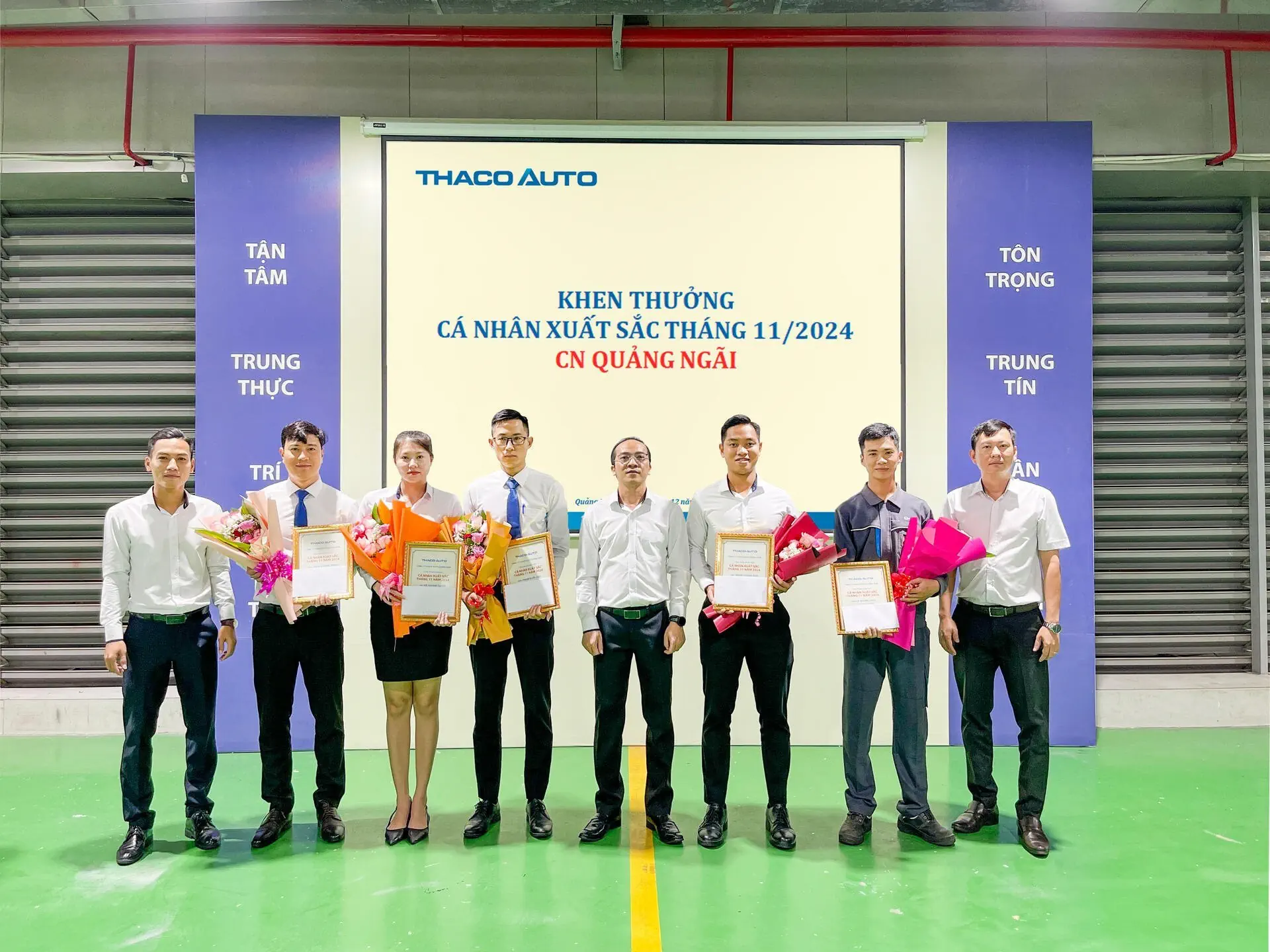 Chào cờ tháng 12/2024: THACO AUTO QUẢNG NGÃI tổ chức lễ chào cờ định kỳ hàng tháng