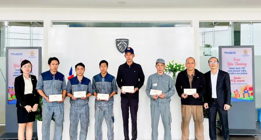 THACO AUTO Quảng Ngãi “trao yêu thương” đến CBNV nhân dịp Xuân Ất Tỵ 2025