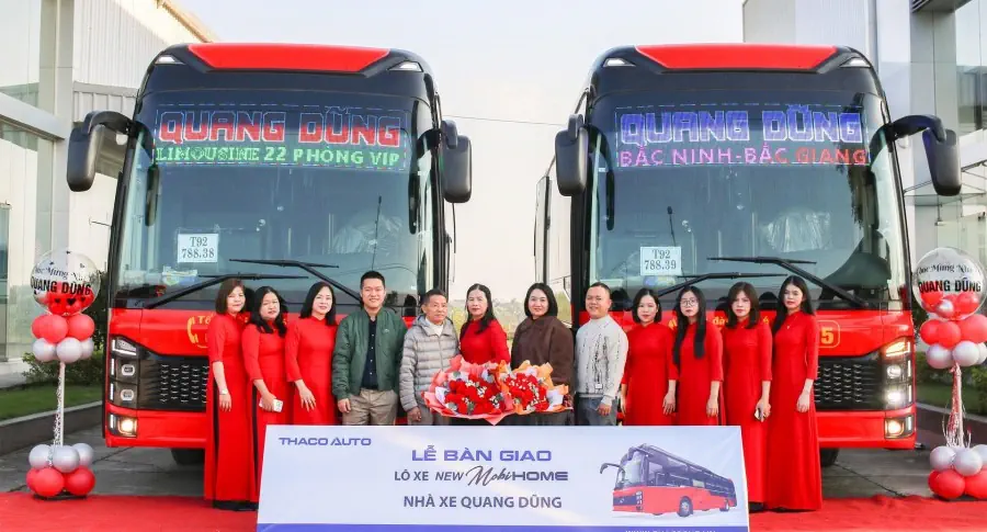THACO AUTO Quảng Trị tiếp tục bàn giao thêm 02 xe Bus New Mobihome thế hệ mới đến Nhà xe Quang Dũng