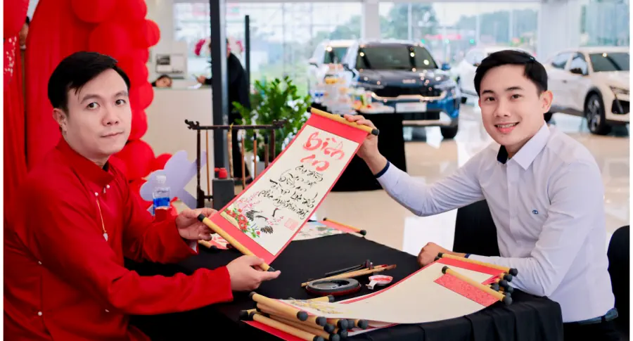 THACO AUTO Quảng Trị cùng khách hàng viết nên lời chúc mừng Xuân