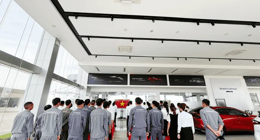 Lễ chào cờ tháng 9: THACO AUTO Quảng Trị đẩy mạnh phục vụ khách hàng sau nghị định giảm 50% lệ phí trước bạ