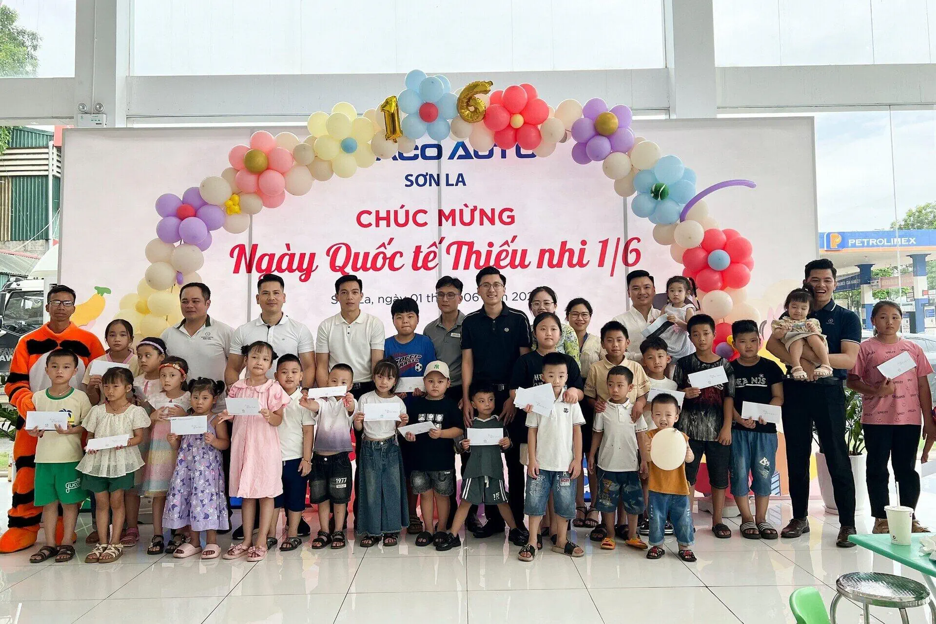 THACO AUTO SƠN LA TỔ CHỨC CÁC HOẠT ĐỘNG MỪNG NGÀY QUỐC TẾ THIẾU NHI 1/6 .