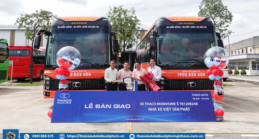 THACO AUTO Tải Bus - TP.HCM tiếp tục đồng hành cùng Nhà xe Việt Tân Phát với lễ bàn giao 2 xe giường nằm cao cấp THACO MOBIHOME S TB120B24B