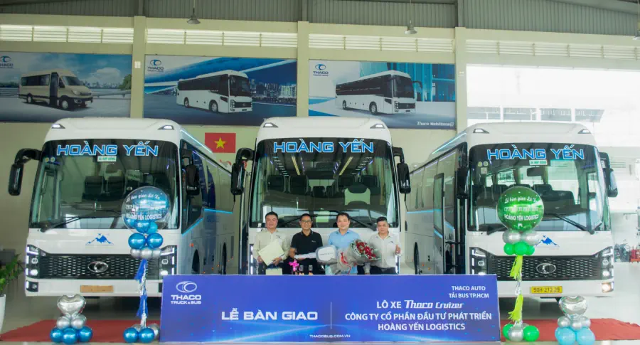 Bàn giao 3 xe THACO Cruizer cho Công Ty Cổ Phần Đầu Tư Phát Triển Hoàng Yến Logistics