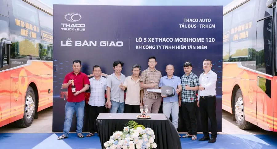 Bàn giao lô 5 xe giường nằm cao cấp thế hệ mới THACO MOBIHOME 120 Cho Công Ty TNHH Hiền Tân Niên