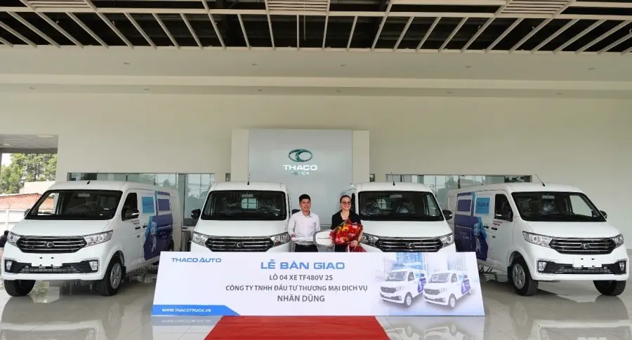 THACO AUTO Tải Bus - TP.HCM bàn giao lô 4 xe TF480V 2S cho Công Ty TNHH Đầu Tư Thương Mại Dịch Vụ Nhân Dũng