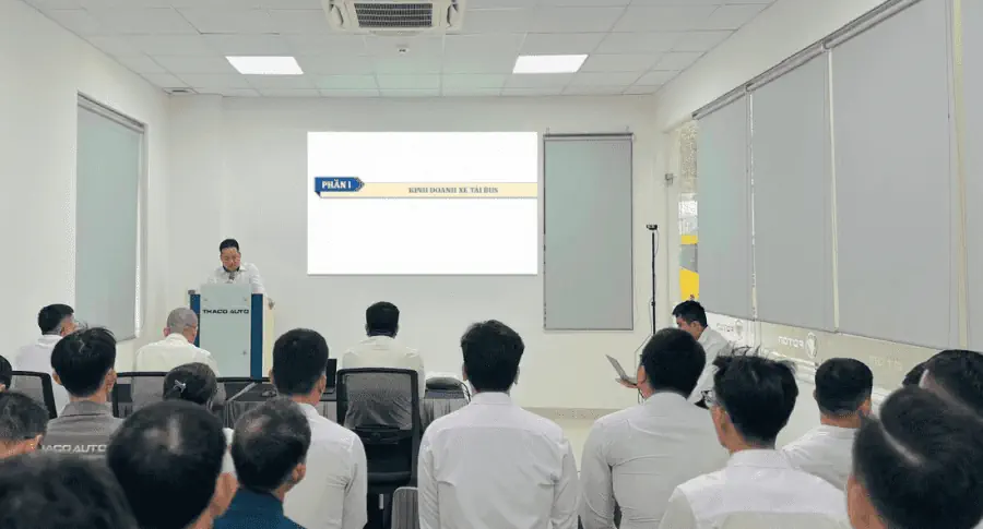 THACO AUTO Tải Bus - TP.HCM tổ chức lễ chào cờ định kỳ tháng 4 năm 2025