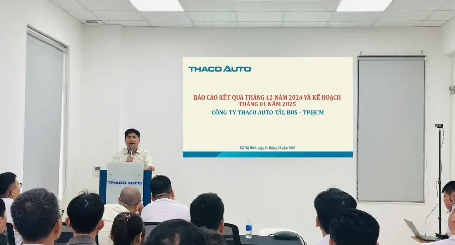 THACO AUTO Tải Bus – TP.HCM tổ chức lễ chào cờ đầu tiên trong năm 2025