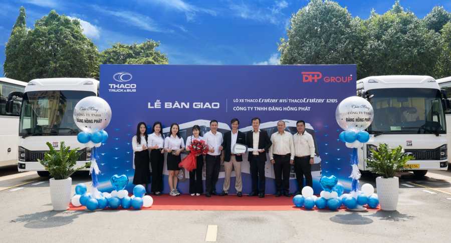 THACO AUTO Tải Bus - TP.HCM tiếp tục bàn giao lô 10 xe THACO CRUIZER cho Công Ty TNHH Đăng Hồng Phát – DHP Group
