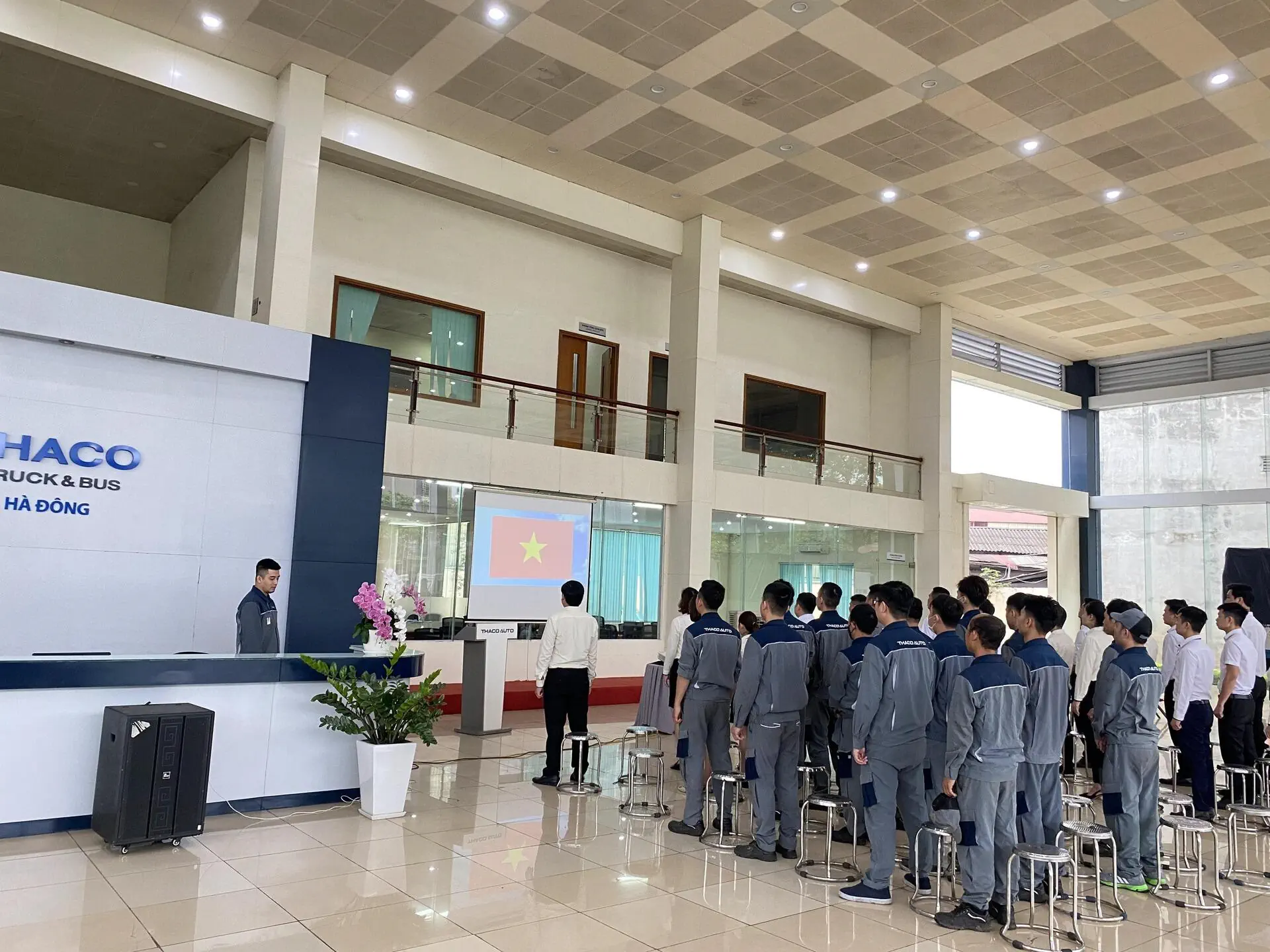 CHÀO CỜ THÁNG 05/2024 THACO AUTO TẢI BUS HÀ NỘI