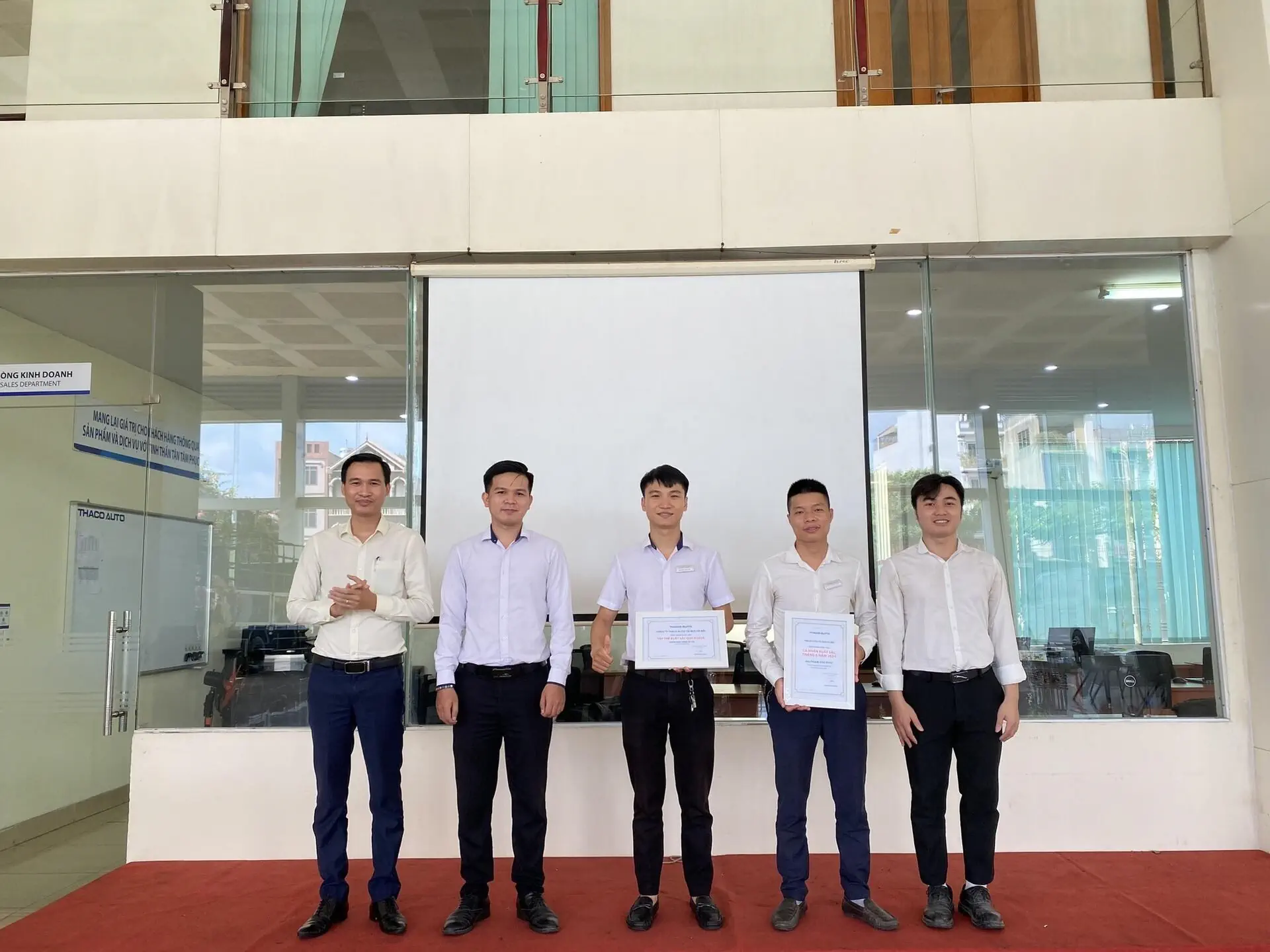 CHÀO CỜ THÁNG 07/2024: THACO AUTO TẢI BUS HÀ NỘI TẬP TRUNG TRIỂN KHAI CÔNG TÁC BÁN HÀNG THEO ĐỊNH HƯỚNG MỚI.