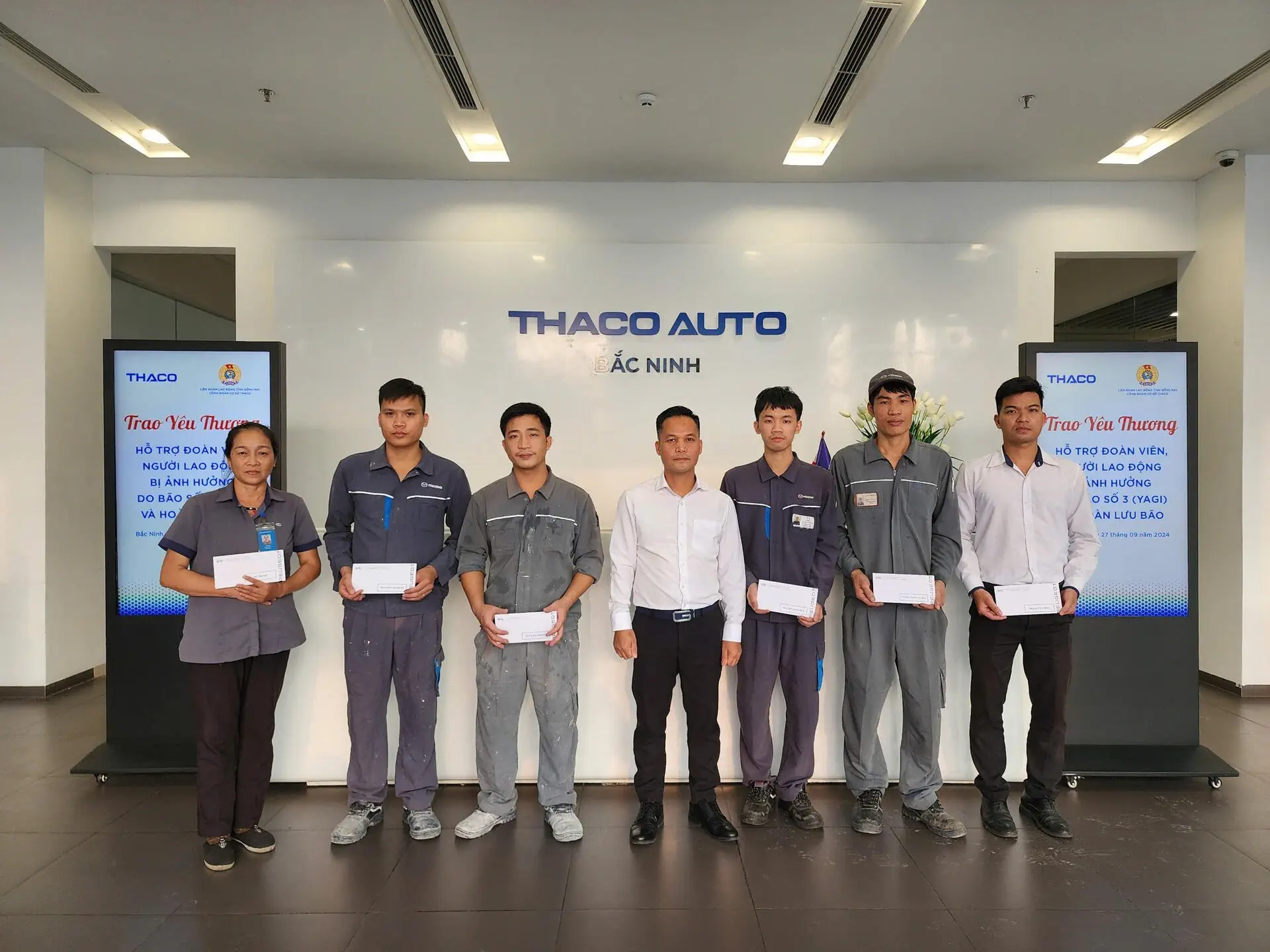 THACO AUTO BẮC NINH - "TRAO YÊU THƯƠNG" HỖ TRỢ CBNV BỊ ẢNH HƯỞNG BỞI BÃO YAGI
