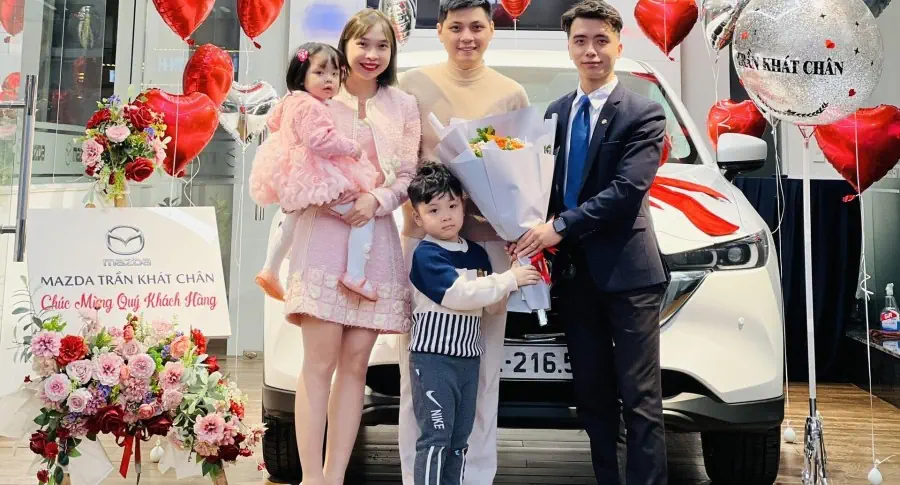 RỘN RÀNG KHÔNG KHÍ BÀN GIAO XE TẠI THACO AUTO BẠCH ĐẰNG