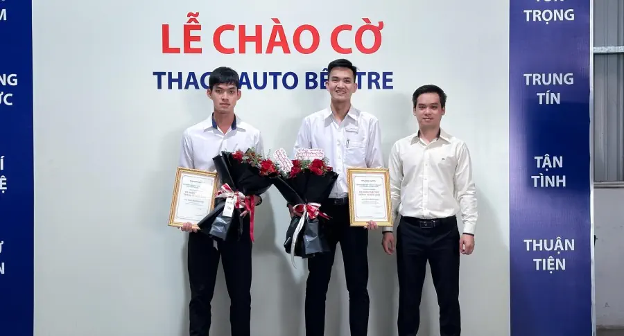 Lễ chào cờ tháng 11: THACO AUTO Bến Tre tăng tốc trong tháng cuối cùng ưu đãi 50% lệ phí trước bạ