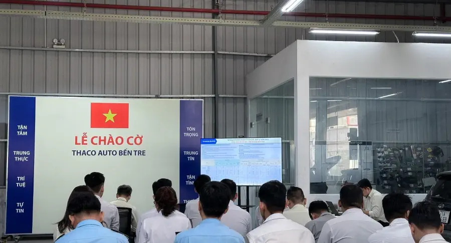THACO AUTO Bến Tre tổ chức lễ chào cờ đầu năm 2025 - Vinh danh cá nhân, tập thể đạt thành tích xuất sắc.