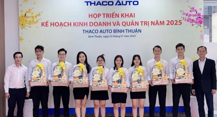 THACO AUTO Bình Thuận “trao yêu thương” đến CBNV nhân dịp Xuân Ất Tỵ 2025