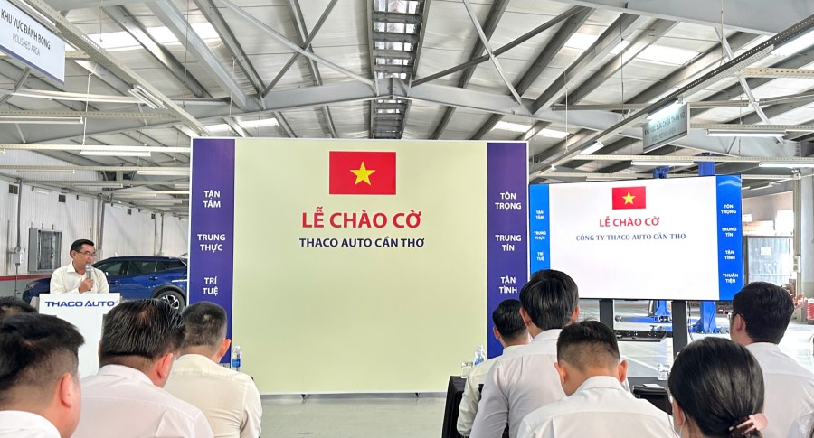 THACO AUTO Cần Thơ tổ chức lễ chào cờ đầu tiên trong năm 2025