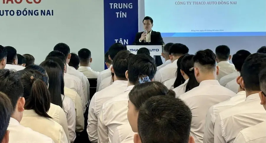 Lễ chào cờ tháng 9: THACO AUTO Đồng Nai đẩy mạnh phục vụ khách hàng sau nghị định giảm 50% lệ phí trước bạ