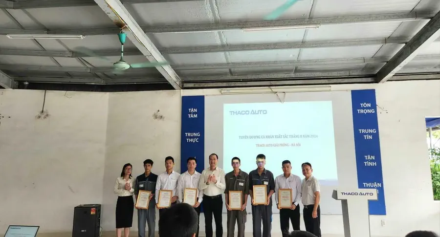 Hoạt động chào cờ Tháng 9 - Vinh danh cá nhân xuất sắc tháng 8 năm 2024