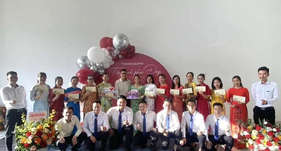 THACO AUTO HOÀ BÌNH RỘN RÀNG TỔ CHỨC CHƯƠNG TRÌNH CHÚC MỪNG PHỤ NỮ VIỆT NAM 20/10