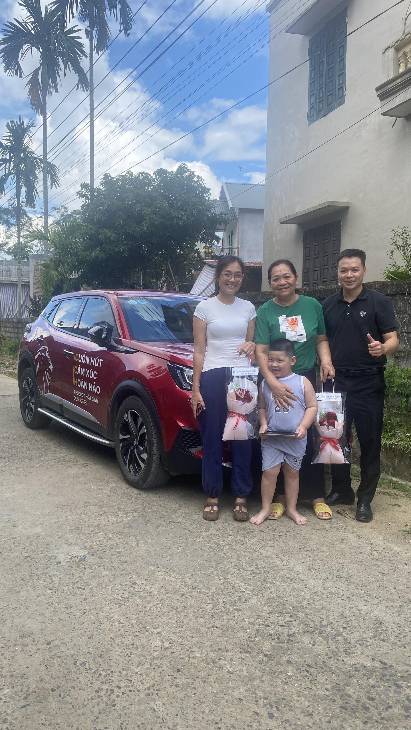 SỰ KIỆN “CAFE CUỐI TUẦN - TRẢI NGHIỆM LÁI THỬ CÙNG THACO AUTO HOÀ BÌNH” TẠI HUYỆN KIM BÔI
