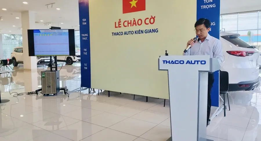Lễ chào cờ tháng 11: THACO AUTO Kiên Giang tăng tốc trong tháng cuối cùng ưu đãi 50% lệ phí trước bạ