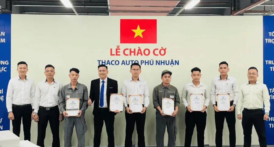 Lễ chào cờ tháng 9: THACO AUTO Phú Nhuận đẩy mạnh phục vụ khách hàng sau nghị định giảm 50% lệ phí trước bạ
