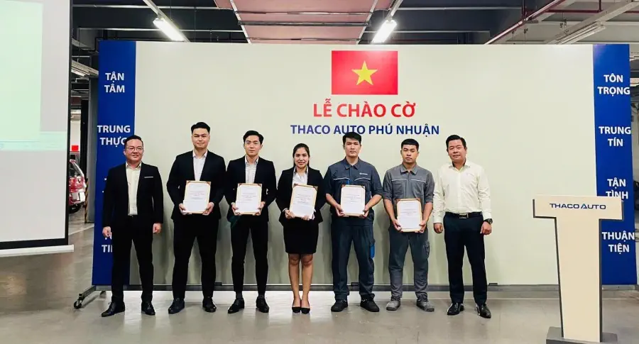 Lễ chào cờ tháng 10: CBNV THACO AUTO Phú Nhuận đẩy mạnh phục vụ khách hàng dịp cuối năm