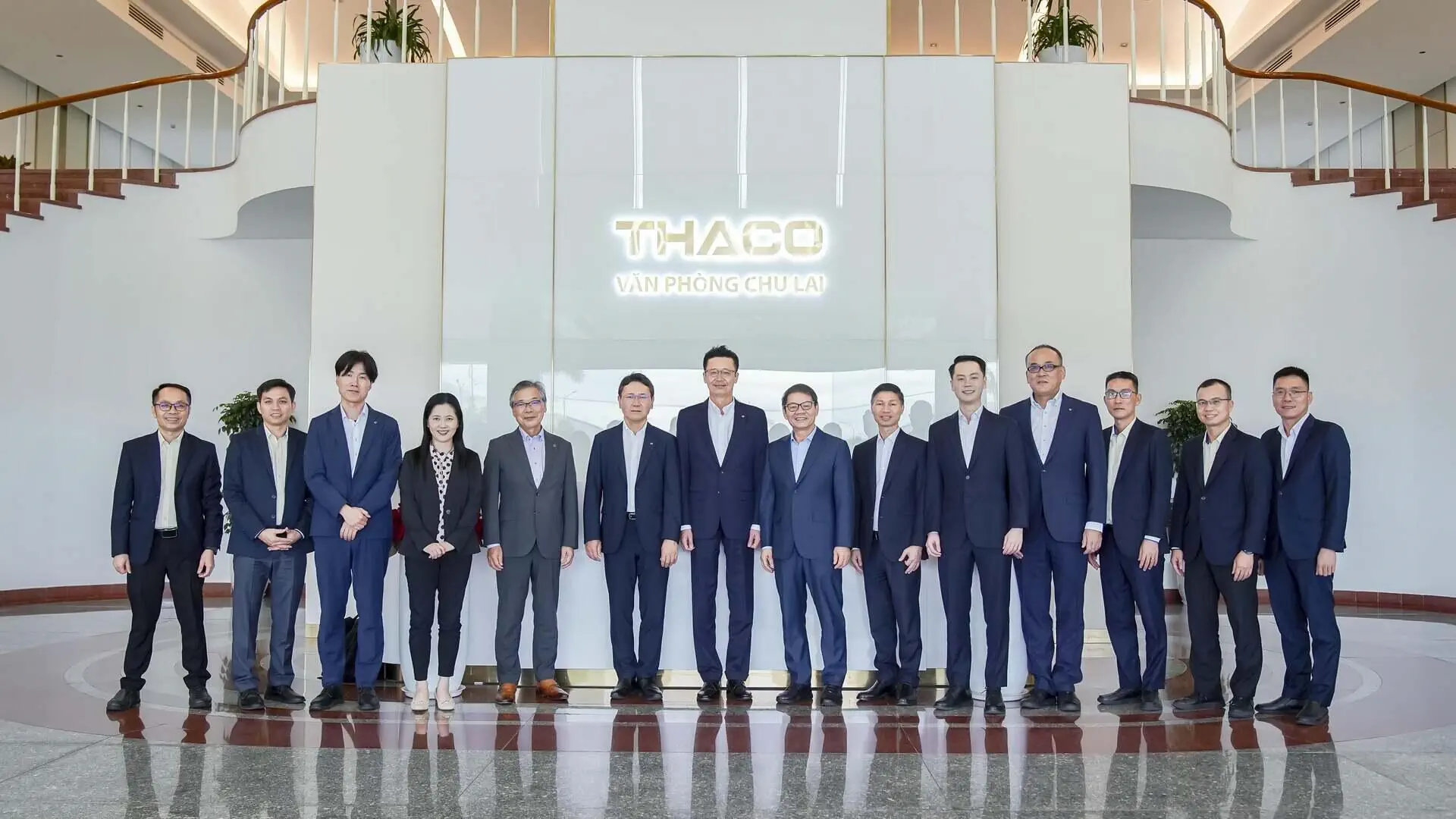 Lãnh đạo Tập đoàn Mazda thăm và làm việc tại THACO AUTO