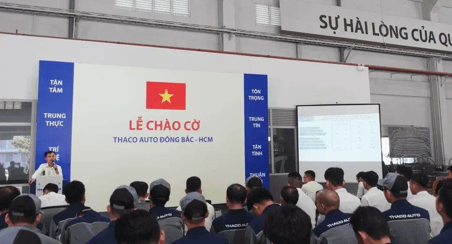 THACO AUTO Đông Bắc - HCM tổ chức Lễ chào cờ định kỳ tháng 3 năm 2024